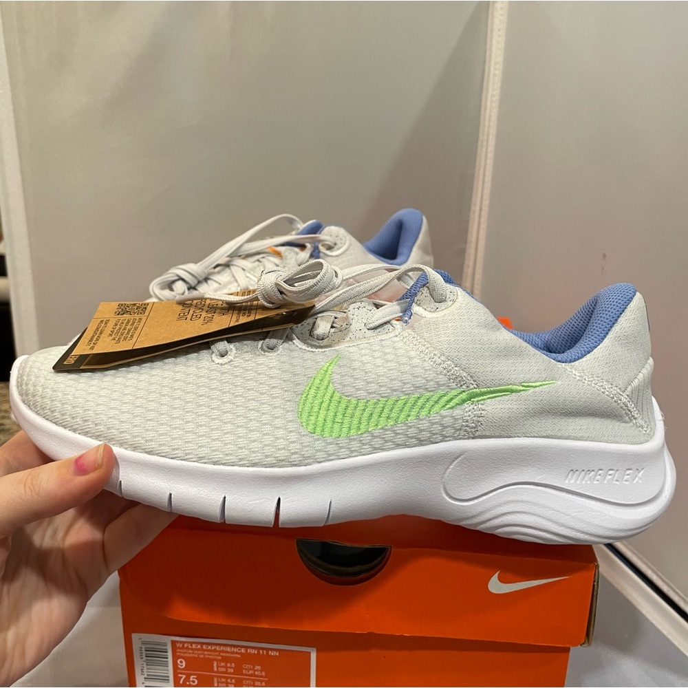 NIB Nike Sz 9 Women’s Flex Experience Run 11 Grey Neon Green Swoosh Sneakers $90 - Picture 3 of 10
